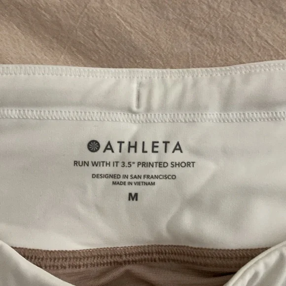 Athleta White Printed Run With It Short, Size Medium - Picture 3 of 3